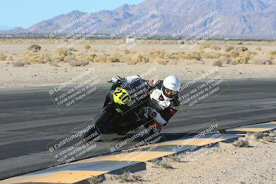 media/Jan-10-2025-CVMA Friday Practice (Fri) [[489e0da257]]/Group 4 and Trackday/Session 2 (Turn 4 Inside)/